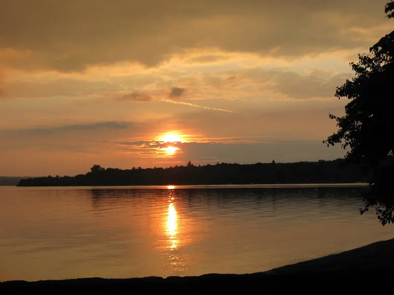 Ammersee bei Sonnenuntergang mit Alpenblick
